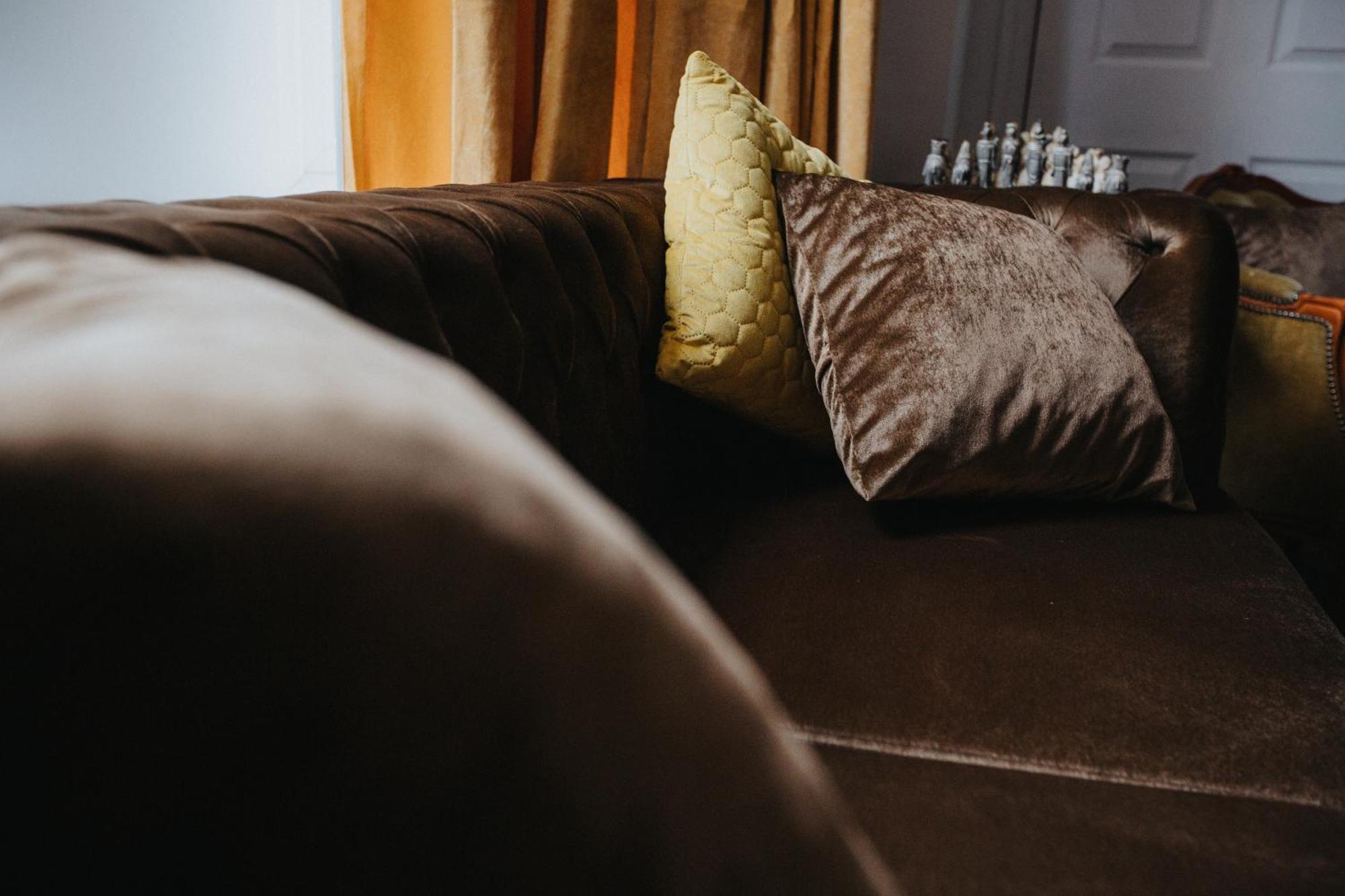 Grand Victorian 6 - En-suites, Hot Tub, Cinema Room, Private Parking & Park View