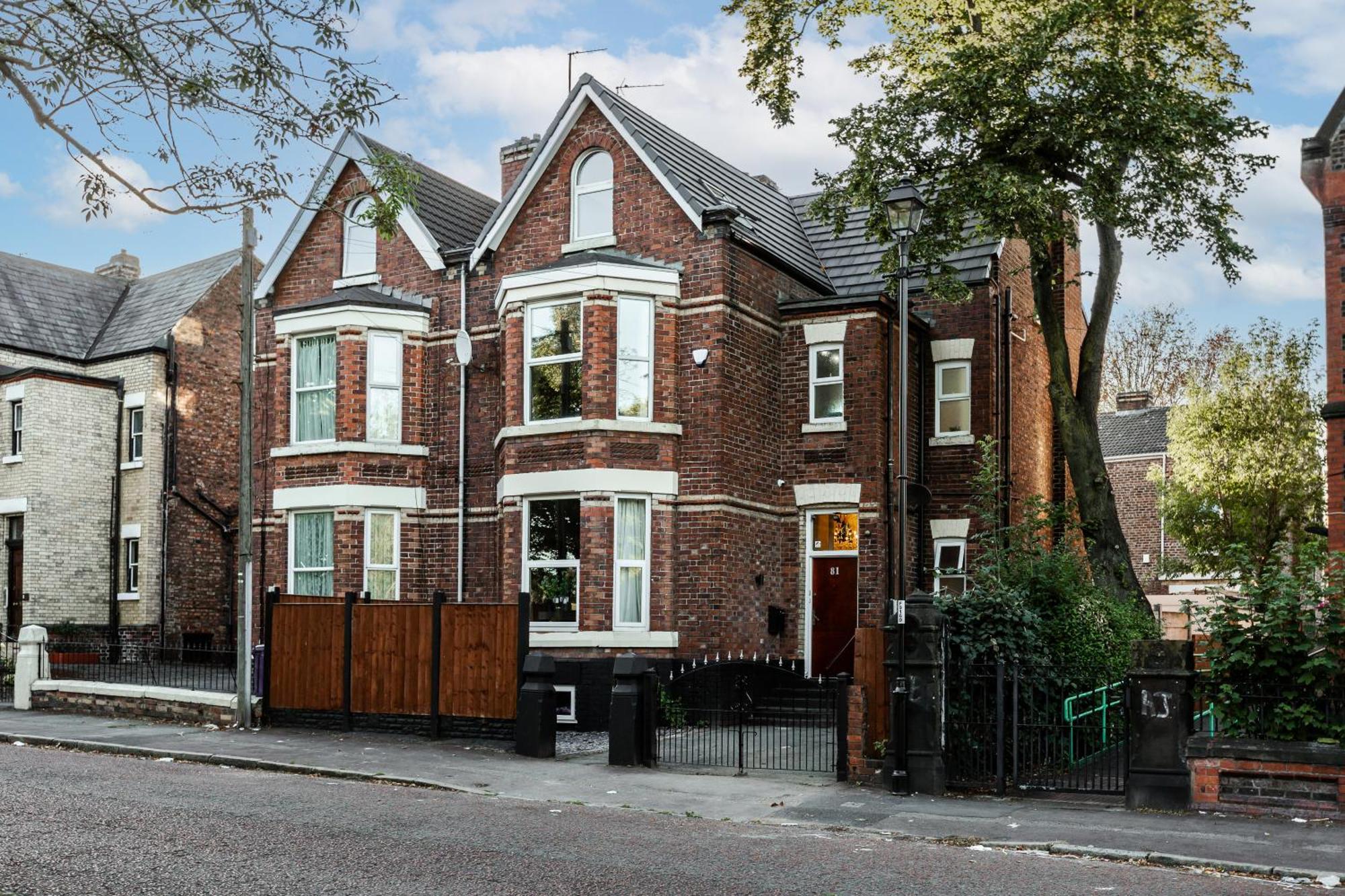 Grand Victorian 6 - En-suites, Hot Tub, Cinema Room, Private Parking & Park View