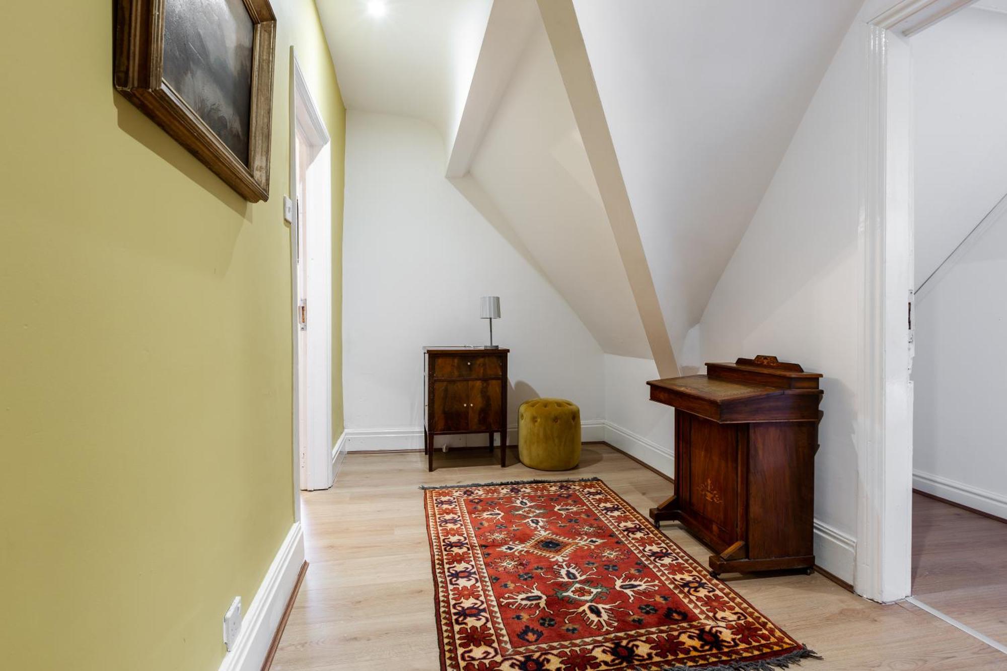 Grand Victorian 6 - En-suites, Hot Tub, Cinema Room, Private Parking & Park View Villa *
