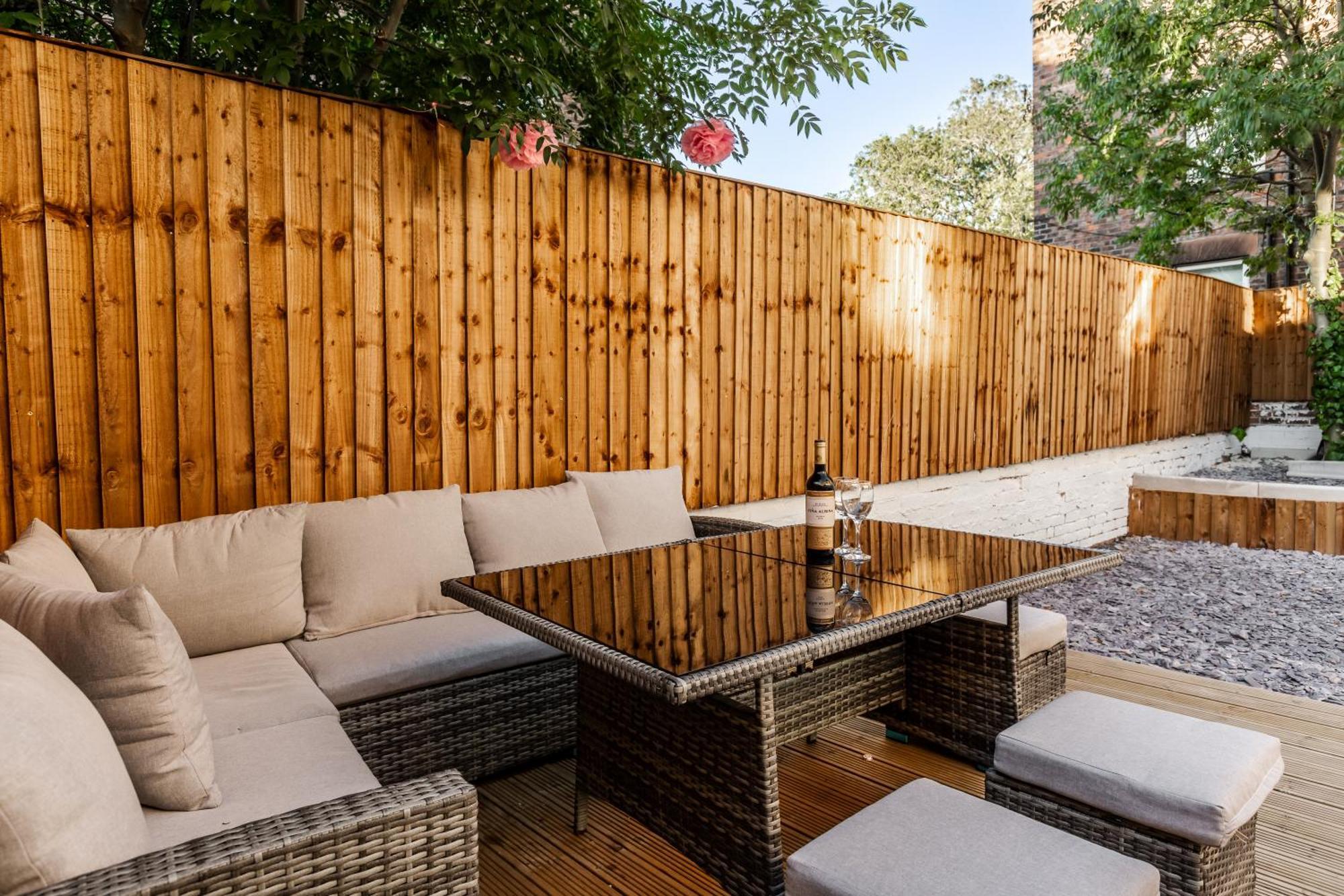 Grand Victorian 6 - En-suites, Hot Tub, Cinema Room, Private Parking & Park View
