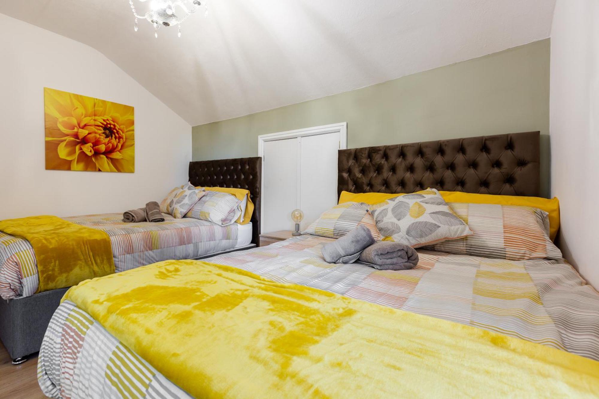 Villa Grand Victorian 6 - En-suites, Hot Tub, Cinema Room, Private Parking & Park View