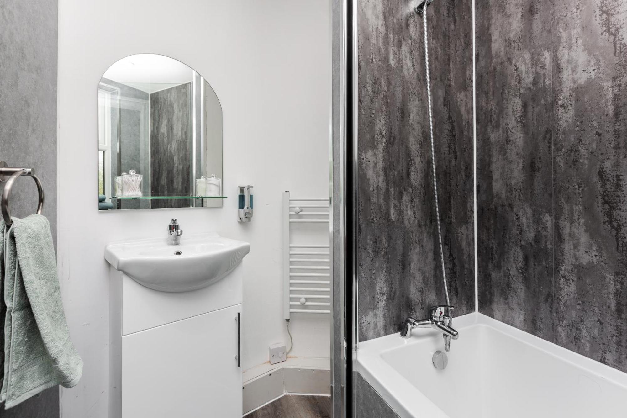 Villa Grand Victorian 6 - En-suites, Hot Tub, Cinema Room, Private Parking & Park View Liverpool