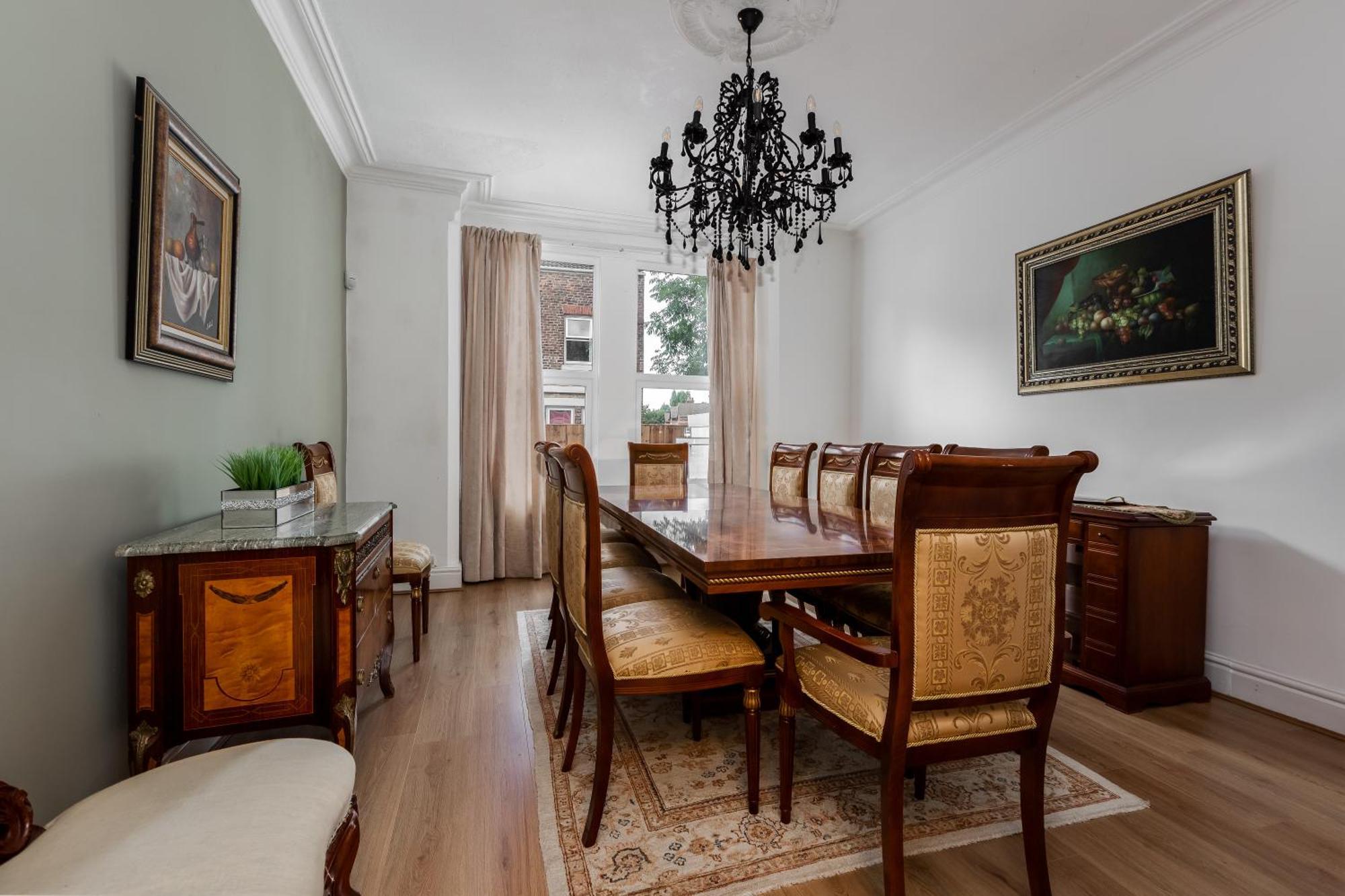Villa Grand Victorian 6 - En-suites, Hot Tub, Cinema Room, Private Parking & Park View *