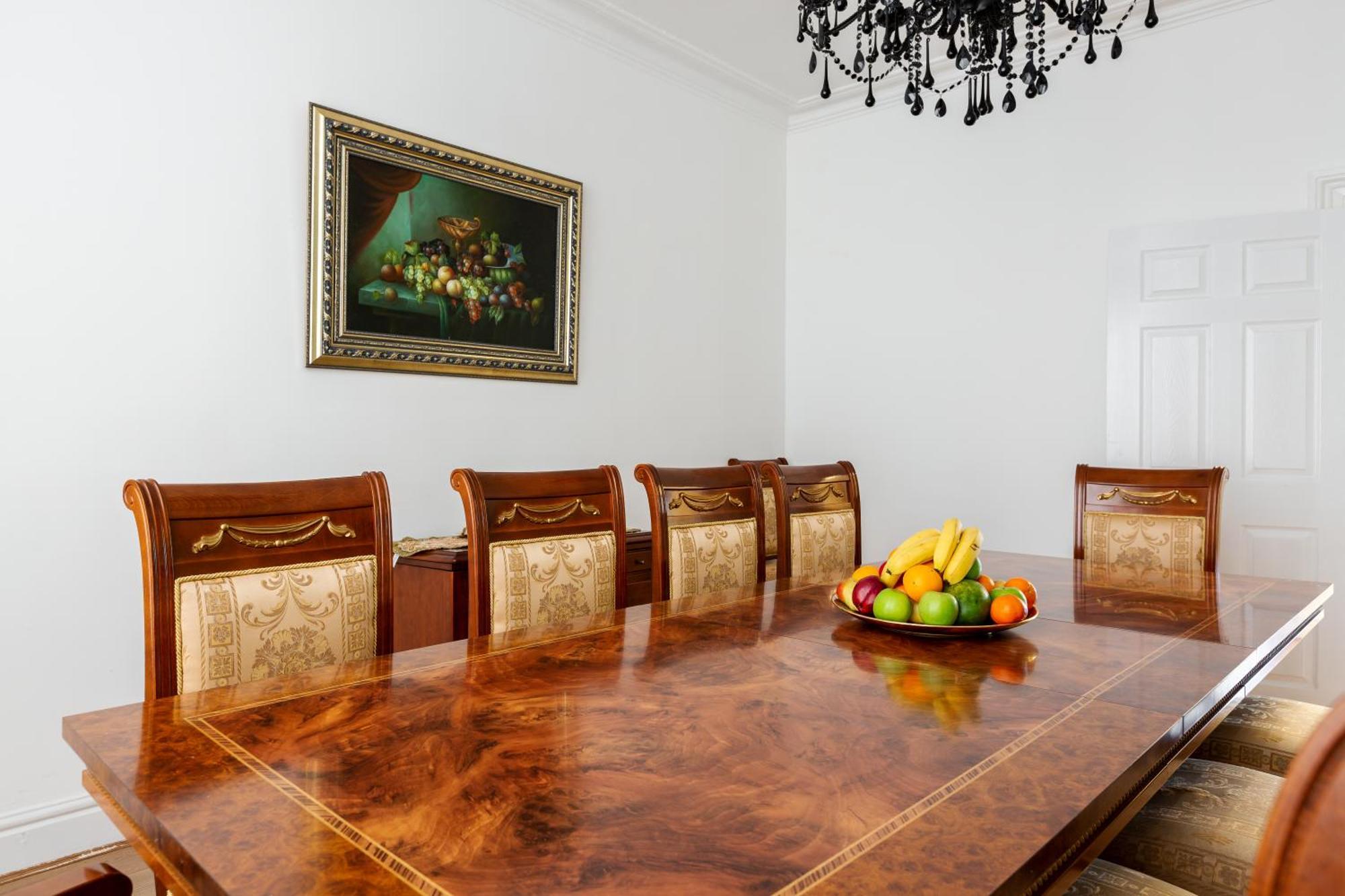 Villa Grand Victorian 6 - En-suites, Hot Tub, Cinema Room, Private Parking & Park View Liverpool