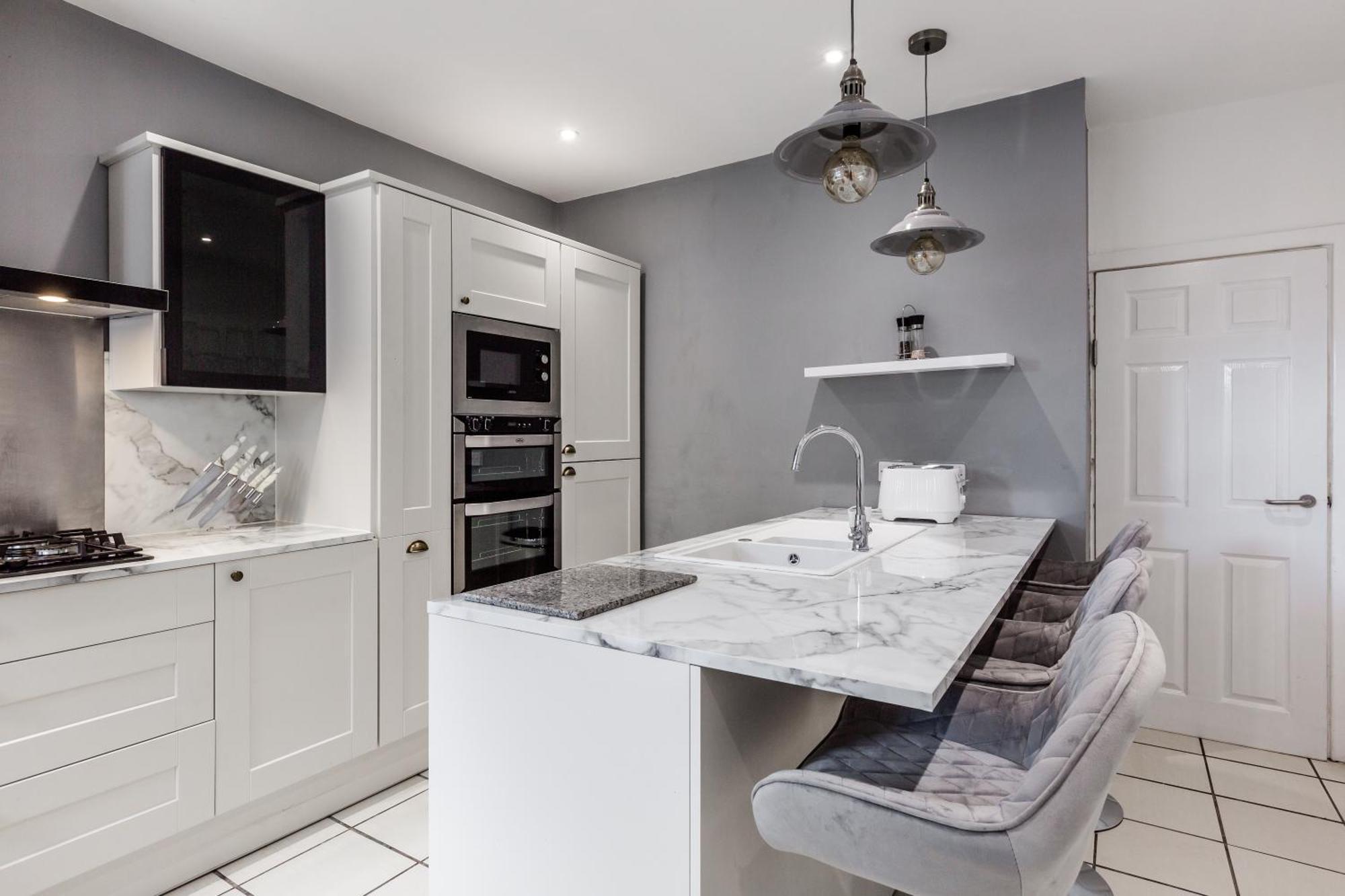 Villa Grand Victorian 6 - En-suites, Hot Tub, Cinema Room, Private Parking & Park View *