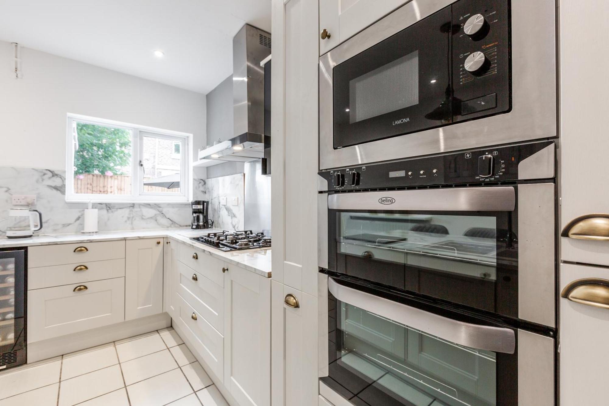 Villa Grand Victorian 6 - En-suites, Hot Tub, Cinema Room, Private Parking & Park View Liverpool
