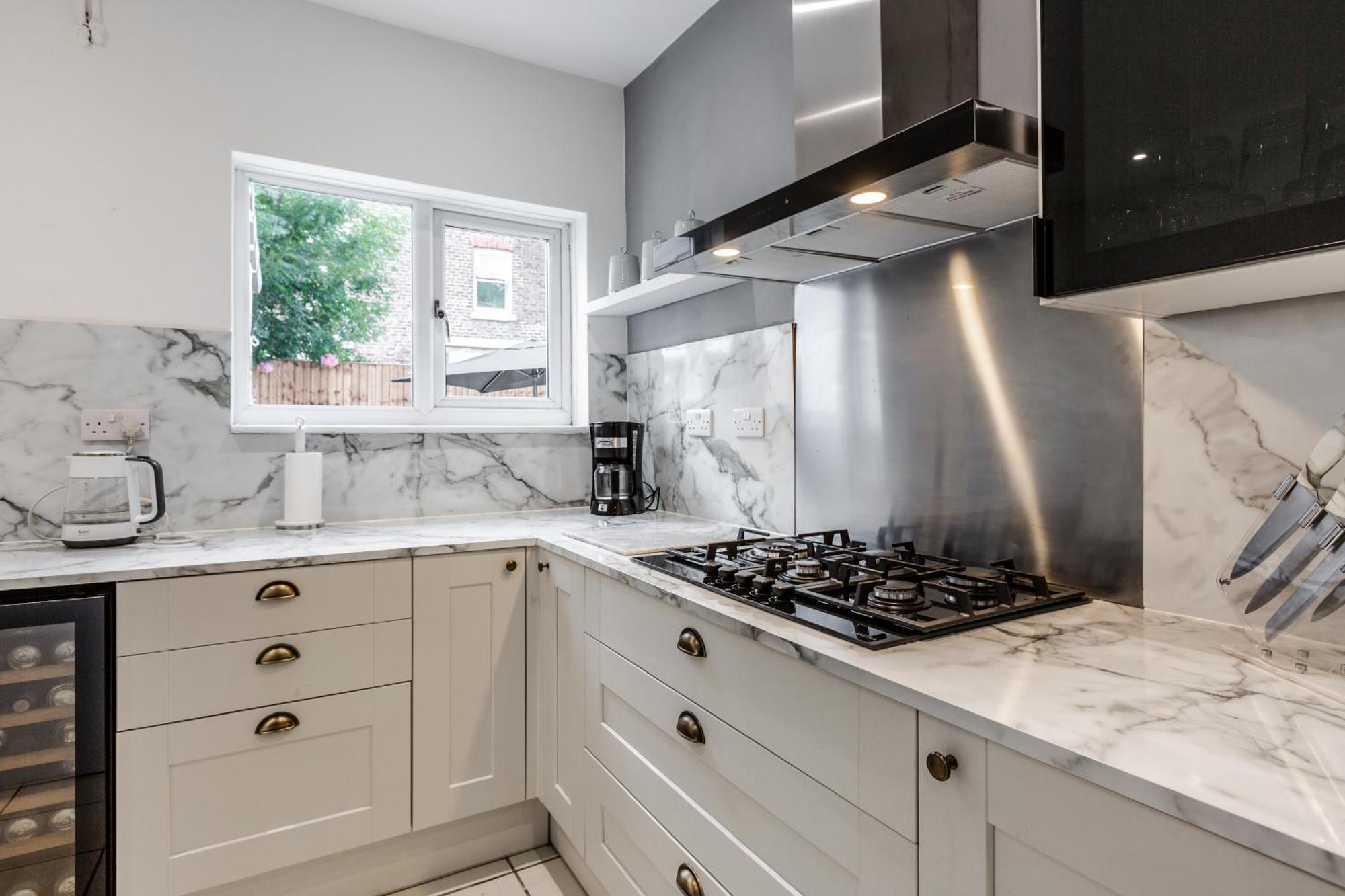 Villa Grand Victorian 6 - En-suites, Hot Tub, Cinema Room, Private Parking & Park View